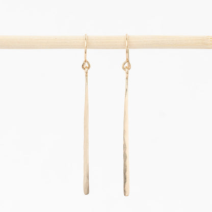 gold-filled dangle earrings - hammered wire - minimalistic - modern jewelry - handmade in Maine