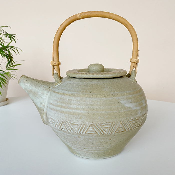 Stoneware Teapot - parchment
