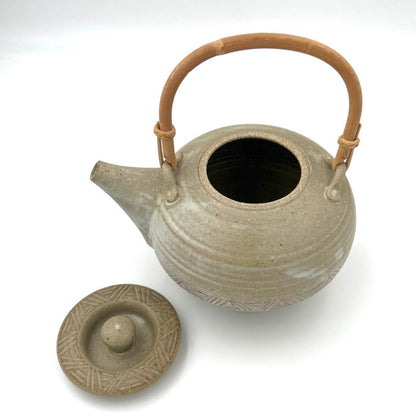 Stoneware Teapot - parchment