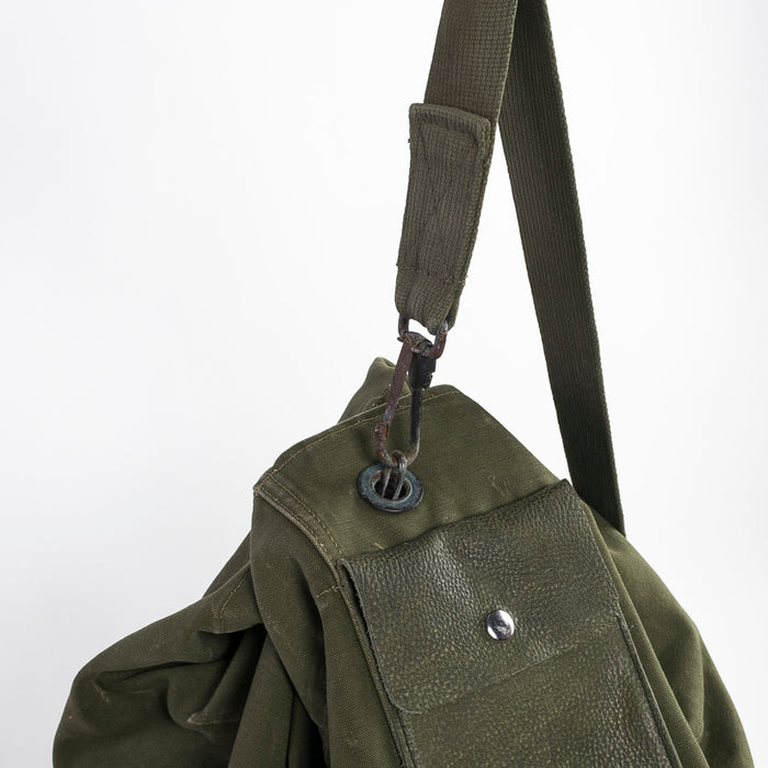 shoulder strap and metal clip closure on the vintage Army duffle - green canvas - leather - US